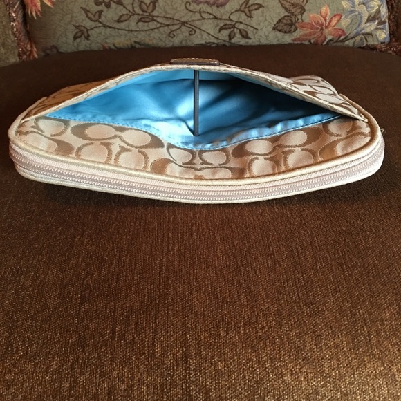 Coach Clutch - Picture 5 of 7